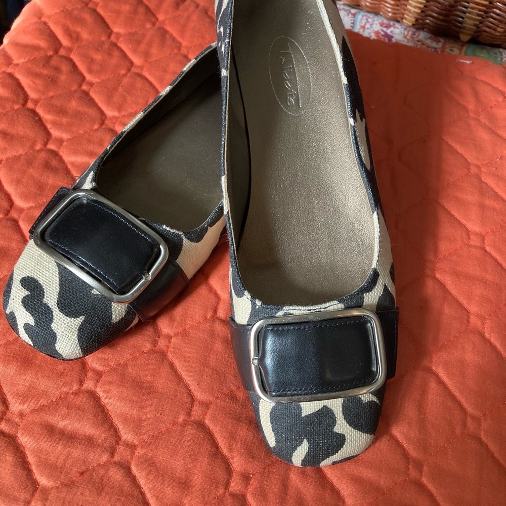 Talbots linen flats in size 6.5B